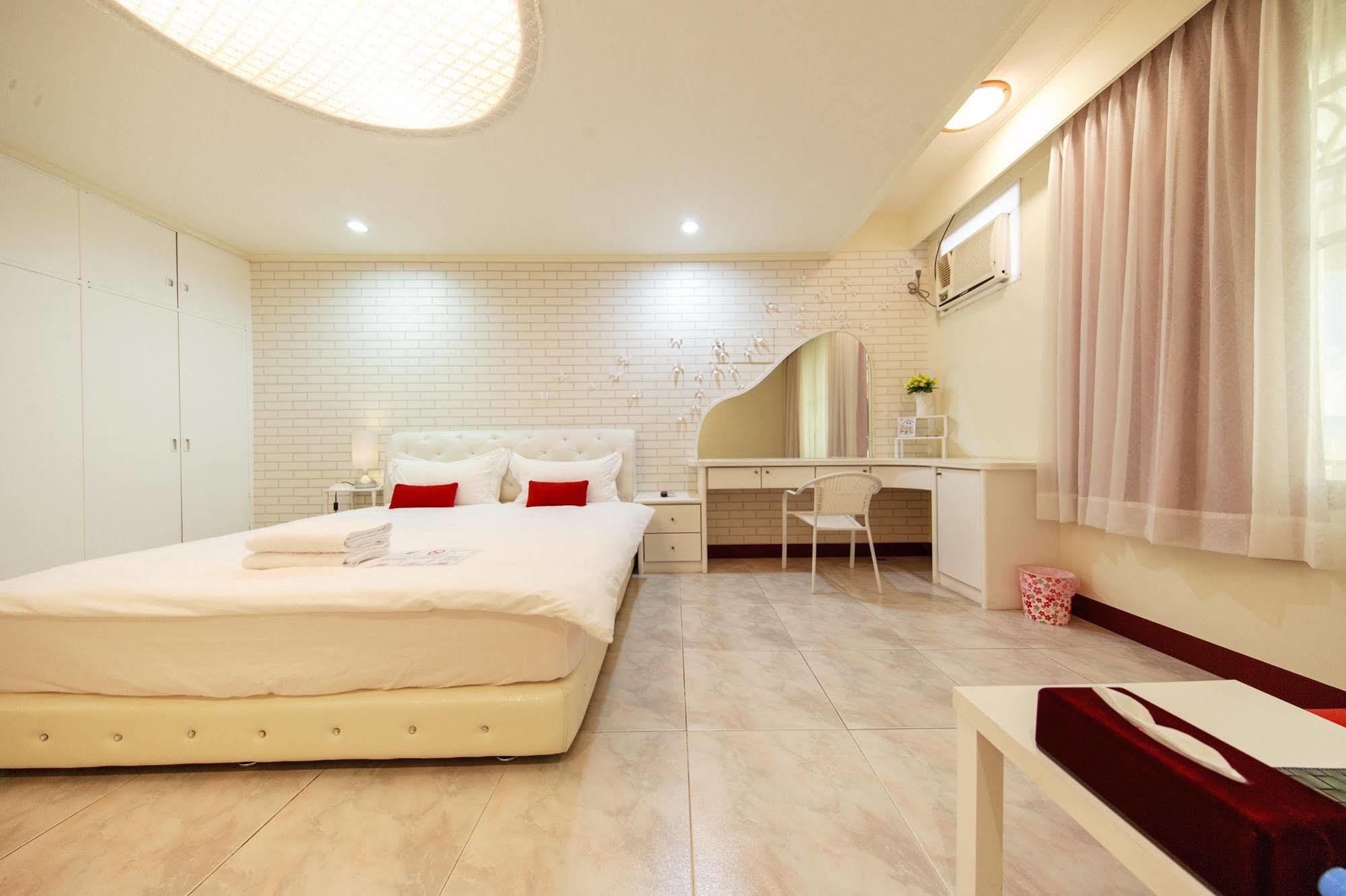 Ariyoshi Ya Appartement Tainan Buitenkant foto